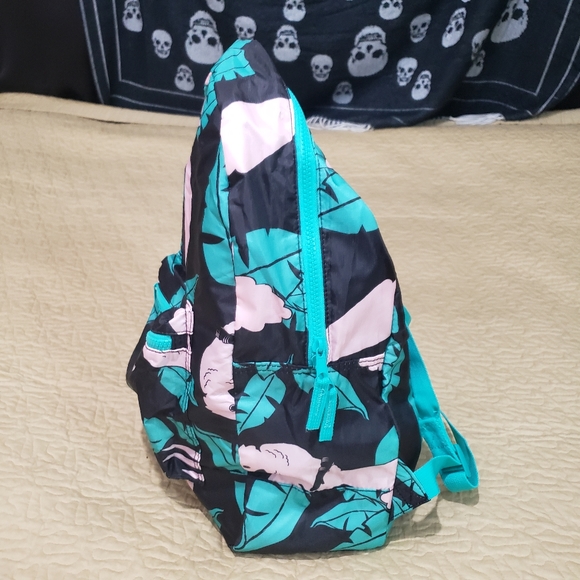 Pink Parrot backpack - Picture 4 of 9